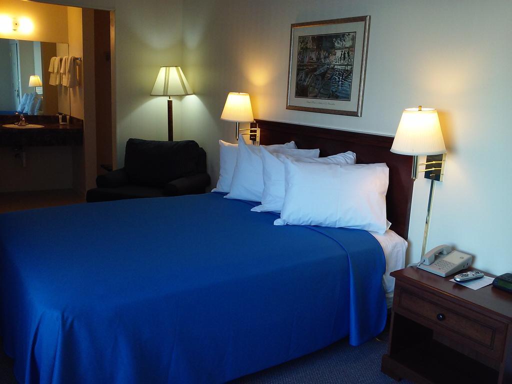 Main Street Lodge And Suites Port Huron Habitación foto