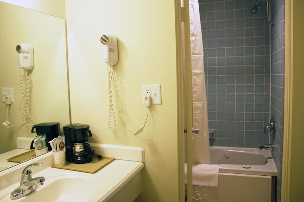 Main Street Lodge And Suites Port Huron Habitación foto
